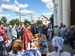 В храме Архистратига Божия Михаила города Острогожска состоялось праздничное богослужение, по окончании которого освятили мед