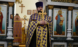 Праздничное богослужение в честь Изнесения Честных Древ Животворящего Креста Господня в Казанском храме города Павловска