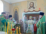 В праздник Святой Троицы Правящий Архиерей совершил Литургию в Свято-Троицком храме г. Россоши