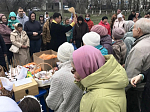 Благочинный совершил освящение пасхальной снеди в поселке Пригородный Калачеевского района