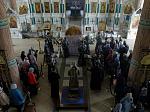 В пятницу Страстной седмицы Преосвященнейший епископ Дионисий совершил вечерню с выносом Плащаницы Спасителя в Ильинском кафедральном соборе Россоши
