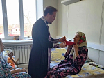 Настоятель Преображенского храма села Заболотовка посетил Ольховатскую районную больницу