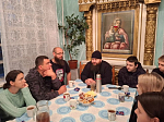 Молодежь «Круг радости» посмотрела фильм «Человек Божий» в трапезной Казанского храма Каменки