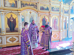 В Свято-Тихоновском соборном храме Острогожска совершены богослужения Недели Крестопоклонной
