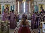 В праздник Воздвижения Креста Господня Правящий Архиерей совершил Литургию в Свято-Ильинском кафедральном соборе города Россоши