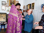 На приходах Богучарского благочиния священнослужитель совершил Таинство Соборования в преддверии Страстной седмицы