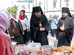 Епископ Россошанский и Острогожский Дионисий посетил благотворительную ярмарку Женсовета Воронежской митрополии