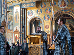 В Великий Пяток Страстной седмицы Глава Воронежской митрополии совершил совершил в Благовещенском кафедральном соборе Великую вечерню с чином изнесения Плащаницы Христа Спасителя
