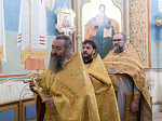 Глава Воронежской митрополии поздравил настоятельницу и сестер Алексиево-Акатовой обители со знаменательными датами - 400-летием основания обители и 30-летием возобновления монашеской жизни