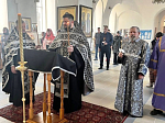 В храмах Павловского благочиния молитвенно вспомнили установление Христом Тайной вечери