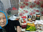 В селе Никольское-1 ко Дню пожилых людей раздали продуктовые наборы при поддержке благотворительного фонда «София»