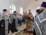 В Великий понедельник епископ Дионисий совершил литургию Преждеосвященных Даров в храме преподобного Сергия, игумена Радонежского, п.г.т. Подгоренский