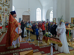 Епископ Россошанский и Острогожский Дионисий совершил венчальную Литургию в храме святителя Митрофана, первого епископа Воронежского, села Верхний Мамон
