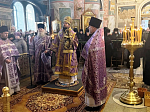 В Неделю Крестопоклонную епископ Дионисий совершил Божественную литургию в Свято-Троицком соборе Серафимо-Дивеевского монастыря в с. Дивеево Нижегородской области