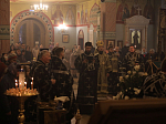 В канун Великой Субботы Преосвященнейший епископ Дионисий совершил утреню с чином погребения в Ильинском кафедральном соборе