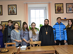 Старшеклассники Коротоякской школы обсудили со священником вопросы семьи и брака