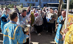В храме Рождества Пресвятой Богородицы города Россошь молитвенно отметили престольный праздник