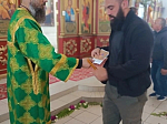 В храмах Россошанского благочиния провели миссионерскую акцию, посвященную празднику Святой Троицы