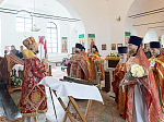 Епископ Россошанский и Острогожский Дионисий совершил Божественную литургию в Георгиевском храме с. Манино Калачеевского района