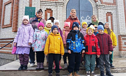 В поселке Каменка для детей провели экскурсию по храму