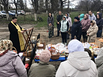 Благочинный совершил освящение пасхальной снеди в поселке Пригородный Калачеевского района