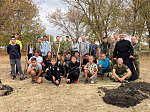 Учащиеся старокалитвенской СОШ совместно с военнослужащими посадили яблоневый сад