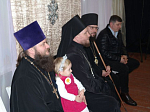 Епископ Россошанский и Острогожский Дионисий посетил Архиерейскую Рождественскую елку в драматическом театре «Рамс» города Россошь