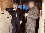 Руководитель епархиального медицинского отдела передал гуманитарную помощь военнослужащим 