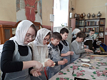 Воспитанники острогожской школы №6 традиционно поучаствовали в выпекании «жаворонков»