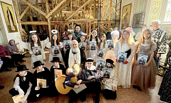 Учащиеся школы № 1 представили «ожившую притчу» на Дне православной книги в селе Петренково Острогожского благочиния