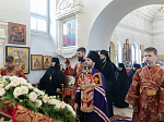 Преосвященнейший епископ Дионисий совершил Божественную литургию в Костомаровском монастыре