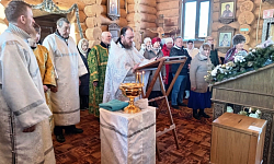 Священник совершил чин Великого освящения воды в храмах сел Верхний Мамон и Осетровка