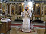 В Крещенский сочельник епископ Россошанский и Острогожский Дионисий совершил Литургию в храме Святой Живоначальной Троицы районного поселка Кантемировка