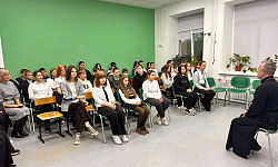 Настоятель Успенского храма Россошанского благочиния посетил Старокалитвенскую СОШ