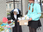 И белый цветок в руках…