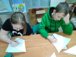 Воспитанники Воскресной школы Петропавловского храма написали письма для участников спецоперации