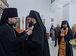 В Неделю 6-ю по Пасхе, о слепом, епископ Дионисий совершил Божественную литургию в Воскресенском соборе Белогорского мужского монастыря
