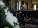 В пятницу Страстной седмицы Преосвященнейший епископ Дионисий совершил вечерню с выносом Плащаницы Спасителя в Ильинском кафедральном соборе Россоши