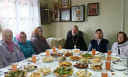 Настоятель храма Преображения Господня города Острогожска иерей Константин Луцкевич поздравил прихожан с Днем пожилого человека