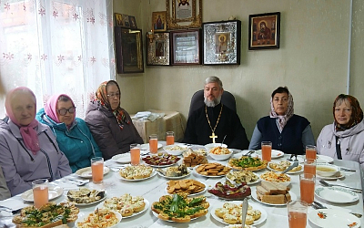 Настоятель храма Преображения Господня города Острогожска иерей Константин Луцкевич поздравил прихожан с Днем пожилого человека