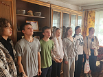 Представители молодежного актива поздравили пожилых прихожанок собора со Святой Пасхой