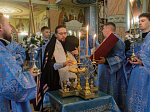 Накануне праздника Успения Пресвятой Богородицы Архипастырь совершил всенощное бдение с чином Погребения Плащаницы Божией Матери в Ильинском кафедральном соборе Россоши