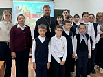 Школьники побеседовали со священником о Кирилле и Мефодии