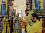 В Неделю 8-ю по Пятидесятнице епископ Дионисий совершил Божественную литургию в Воскресенском соборе Белогорского мужского монастыря