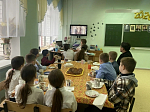 Настоятель храма святого благоверного князя Александра Невского провел беседу с учащимися Митрофановской школы