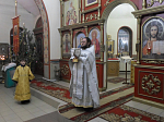 "Ты во Иoрдане крещься Спасе наш, воды освятил eси, Человеколюбче"