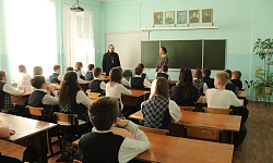 Благочинный провел урок в школе №6 города Острогожска