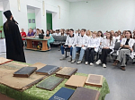 Священнослужитель посетил мероприятие в Россошанском медицинском колледже, посвященное Дню славянской письменности и культуры