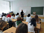 Священнослужитель провел беседу со студентами Россошанского медицинского колледжа о празднике Воскресения Христова
