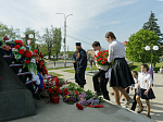 Секретарь Россошанской епархии и воспитанники воскресной школы «Добро» поздравили ветерана с Днем Победы и личным 100-летним юбилеем